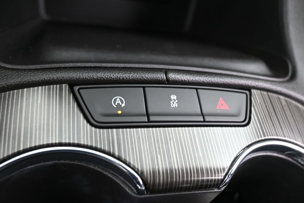 Used 2023 GMC Acadia SLT w/ Technology Package FWD image 31