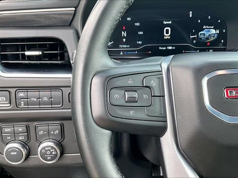 Used 2024 GMC Yukon SLT AWD/4WD image 13