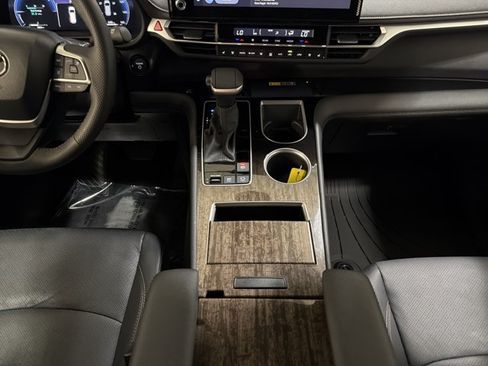 Used 2025 Toyota Sienna Limited AWD/4WD image 34