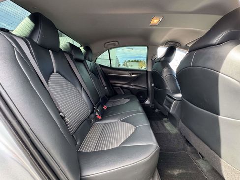Used 2020 Toyota Camry SE image 11