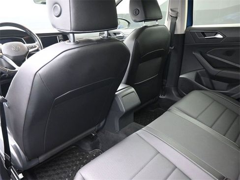 Certified 2022 Volkswagen Jetta SE image 10