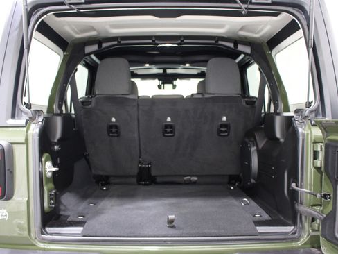 Used 2024 Jeep Wrangler Unlimited Rubicon w/ XTREMEE 35" Tire Package AWD/4WD image 23