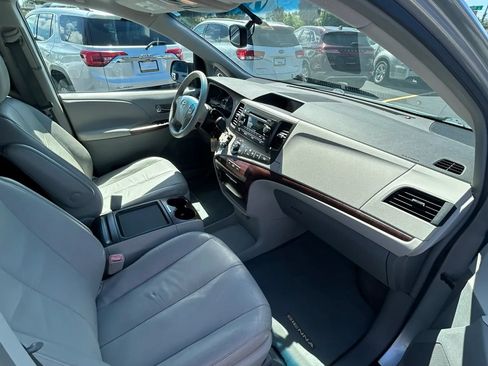 Used 2011 Toyota Sienna XLE FWD image 23