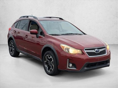 Used 2017 Subaru Crosstrek 2.0i Premium image 3
