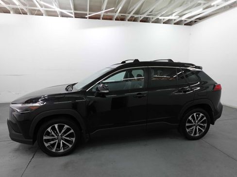 Used 2023 Toyota Corolla Cross XLE w/ Convenience Package image 8