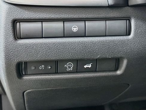 Used 2023 Nissan Rogue SL FWD image 17