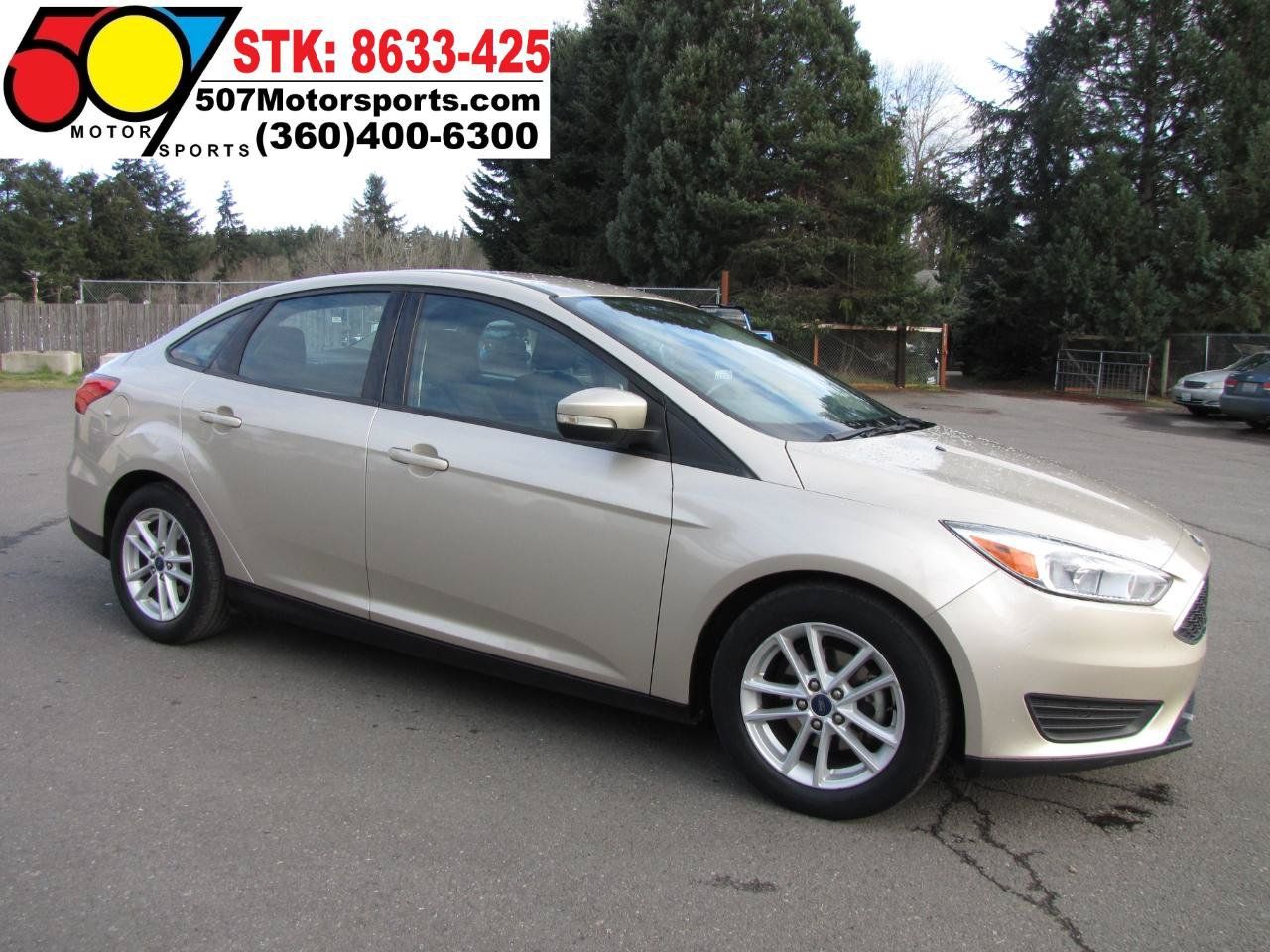 Used 2018 Ford Focus SE w/ Cold Weather Package FWD image 2