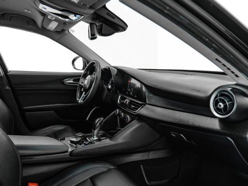 Used 2019 Alfa Romeo Giulia w/ Quick Order Package 22K Sport image 10