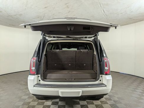 Used 2020 GMC Yukon Denali w/ Denali Premium Package image 9