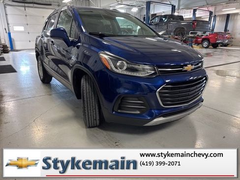 Used 2017 Chevrolet Trax LT w/ LT Convenience Package image 21