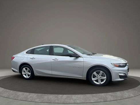 Used 2020 Chevrolet Malibu LS w/ LPO, Convenience Package 1 image 4
