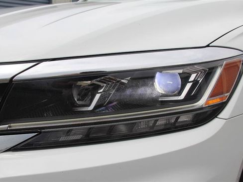 Used 2022 Volkswagen Passat 2.0T FWD image 12