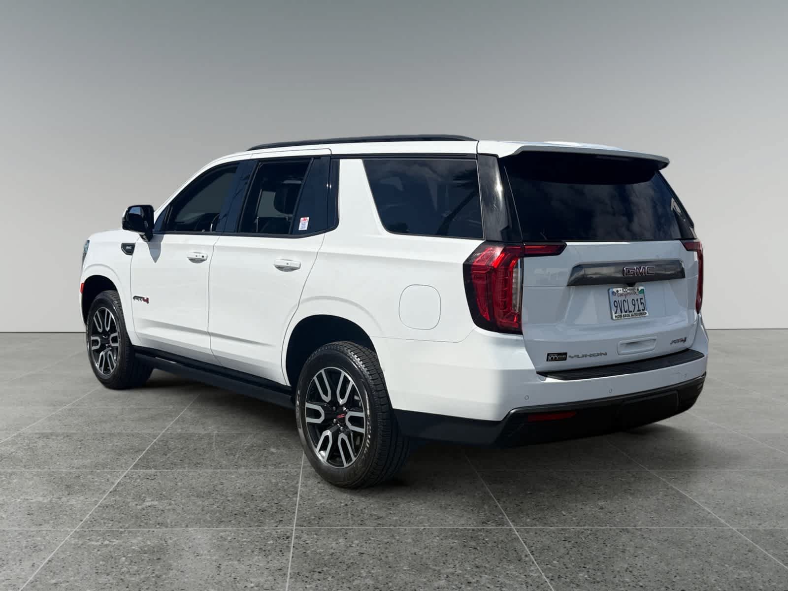 Used 2023 GMC Yukon AT4 w/ Technology Package AWD/4WD image 3