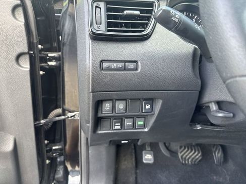 Used 2019 Nissan Rogue S w/ Special Edition Package AWD/4WD image 23