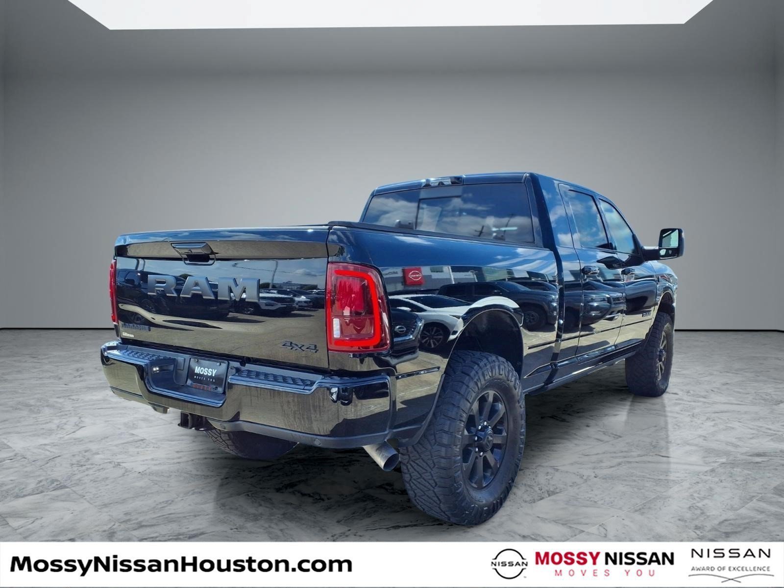 Used 2025 RAM 2500 Laramie AWD/4WD image 7
