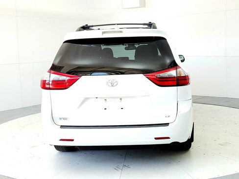 Certified 2020 Toyota Sienna LE w/ LE Preferred Package FWD image 5