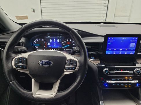 Used 2022 Ford Explorer Limited w/ Equipment Group 301A AWD/4WD image 22