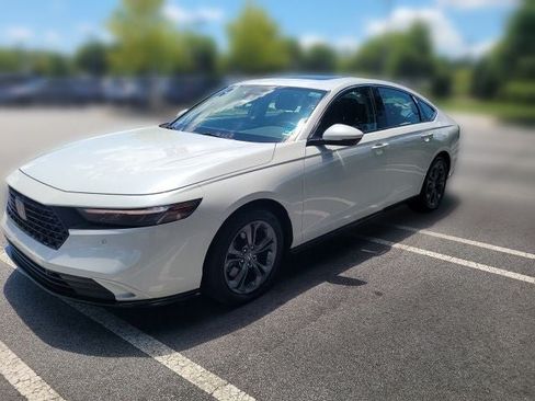 Used 2023 Honda Accord EX-L image 2