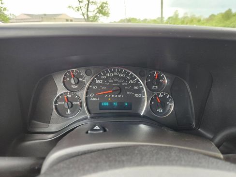 Used 2016 Chevrolet Express 3500 image 36