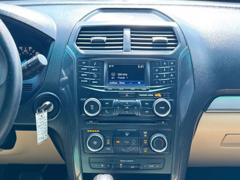 Used 2017 Ford Explorer XLT image 33