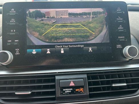 Used 2018 Honda Accord Touring image 15