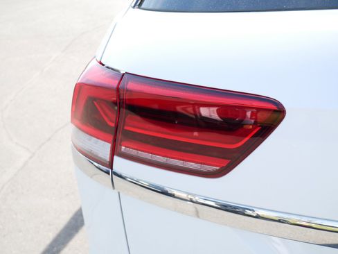 Certified 2023 Volkswagen Atlas Cross Sport SE w/ Black Wheel Package AWD/4WD image 17