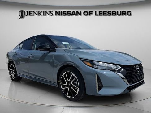 Used 2025 Nissan Sentra SR image 1