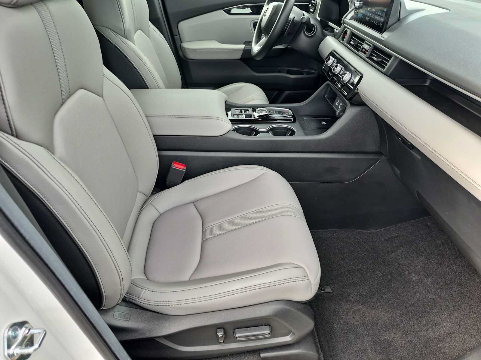 Certified 2025 Honda Pilot Touring image 22