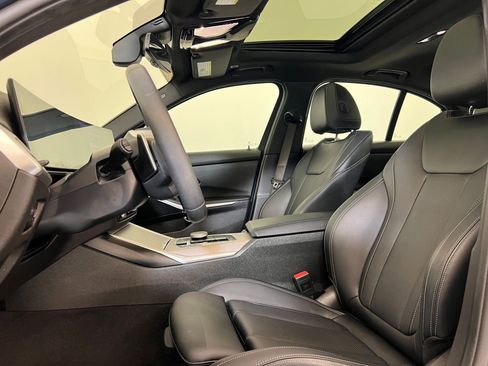 Used 2025 BMW 330i Sedan image 5