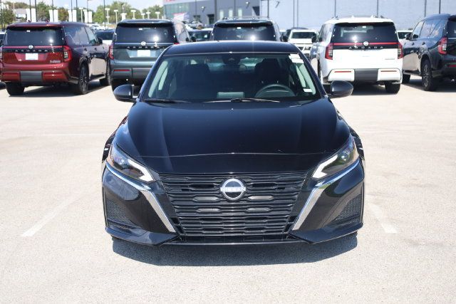 Used 2025 Nissan Altima 2.5 SV FWD image 3