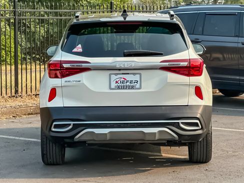Used 2023 Kia Seltos S AWD/4WD image 4