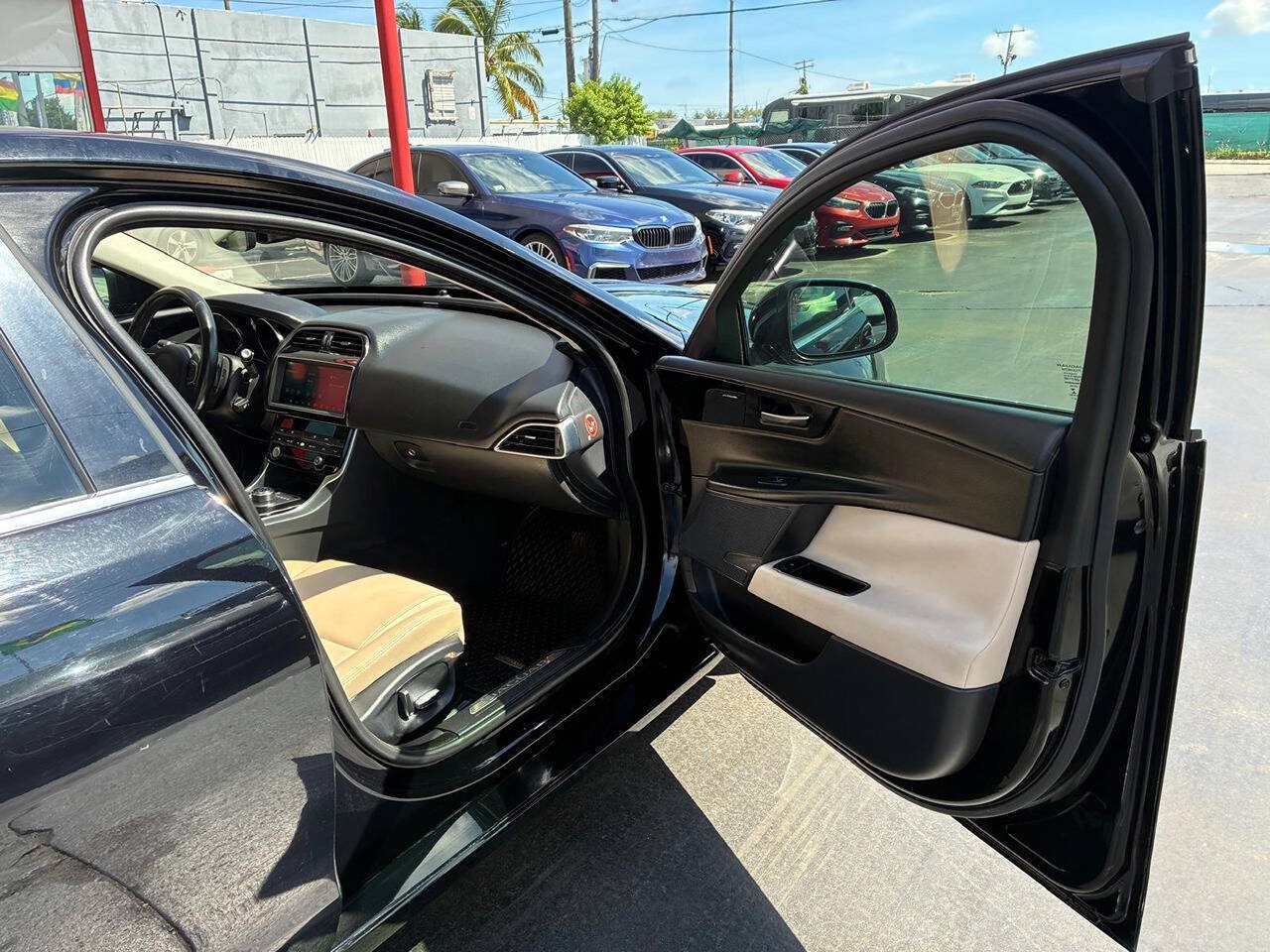 Used 2019 Jaguar XE Premium RWD image 12