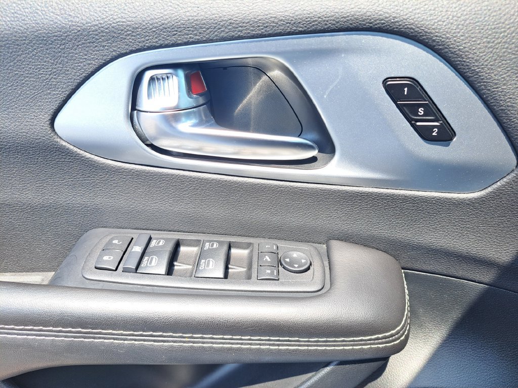 Certified 2026 Chrysler Pacifica Limited FWD image 27