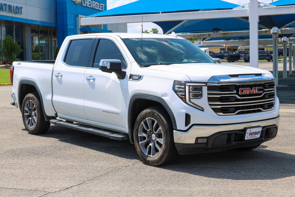 Used 2022 GMC Sierra 1500 SLT w/ X31 Off-Road Package AWD/4WD image 1