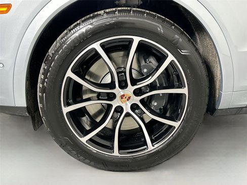 Certified 2026 Porsche Cayenne E-Hybrid AWD/4WD image 11