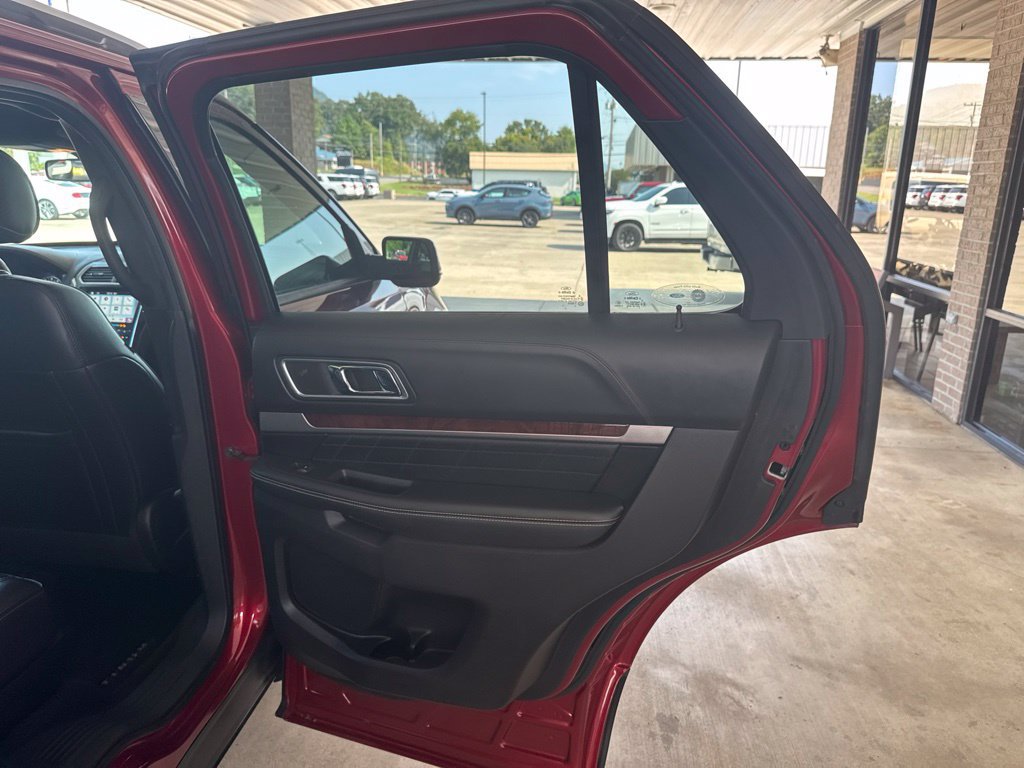 Used 2017 Ford Explorer Platinum AWD/4WD image 18