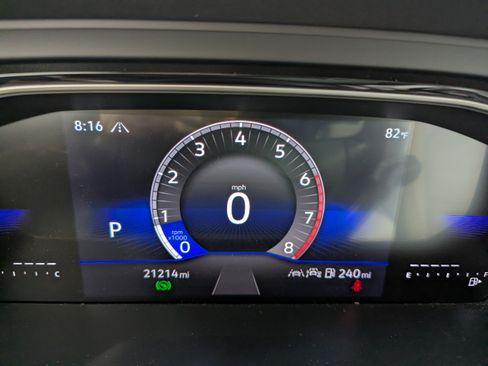 Used 2024 Volkswagen Jetta SE w/ Panoramic Sunroof Package FWD image 20