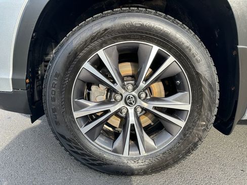Used 2018 Toyota Highlander LE image 12