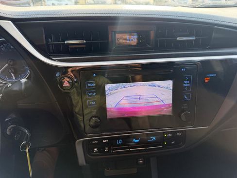 Used 2018 Toyota Corolla LE image 21