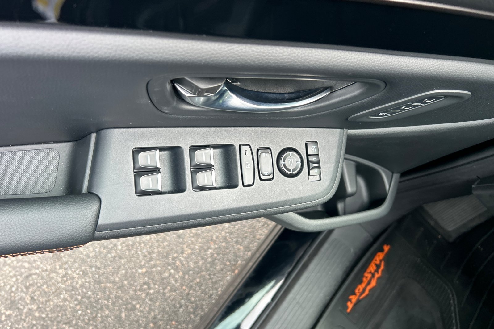 Used 2023 Honda Pilot TrailSport image 11