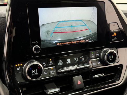 Used 2024 Toyota Highlander LE image 32