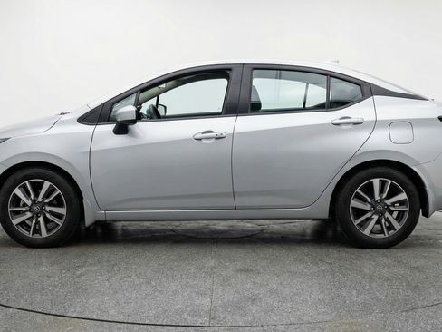 Used 2025 Nissan Versa SV image 5