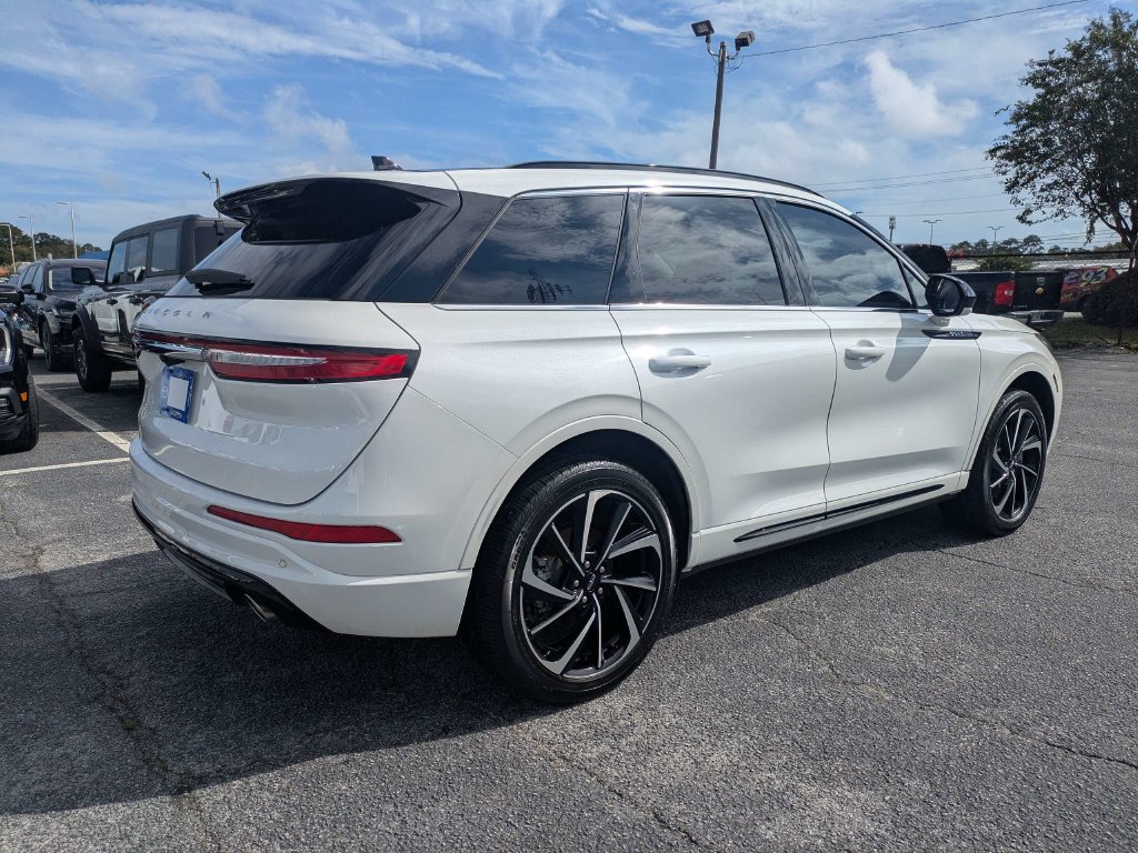 Used 2025 Lincoln Corsair Grand Touring AWD/4WD image 4