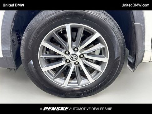 Used 2018 Toyota Highlander XLE w/ Protection Package #3 AWD/4WD image 2
