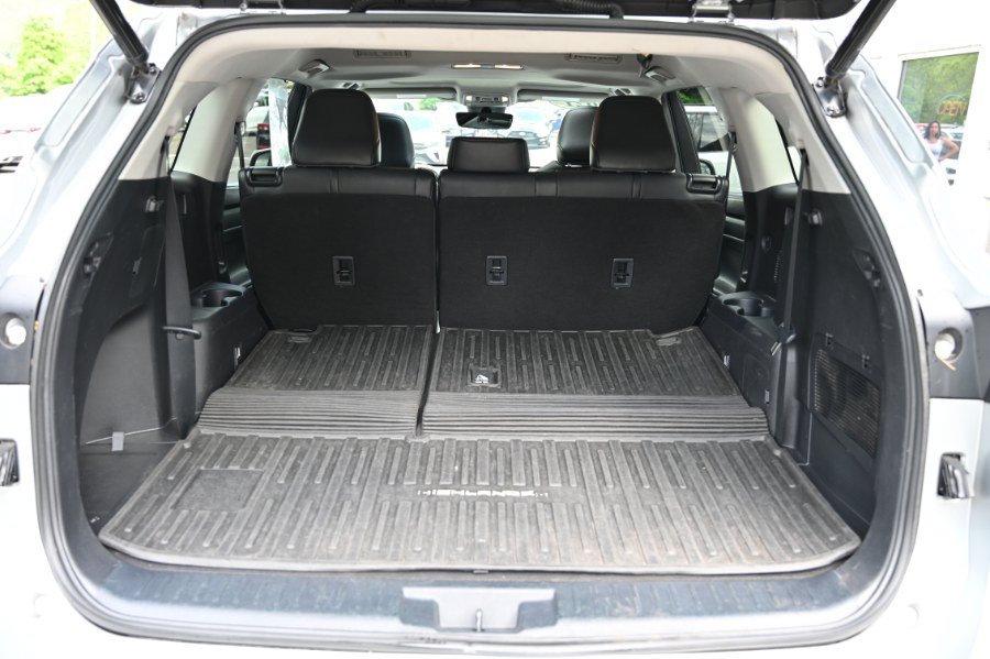 Used 2021 Toyota Highlander XLE AWD/4WD image 19