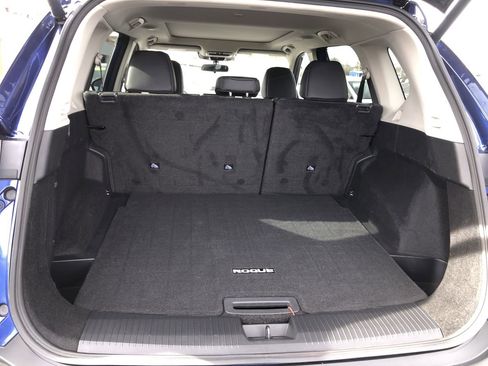 Used 2023 Nissan Rogue SV w/ SV Premium B Package image 9