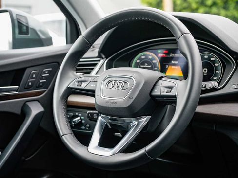 Used 2023 Audi Q5 e Premium w/ Convenience Package image 15