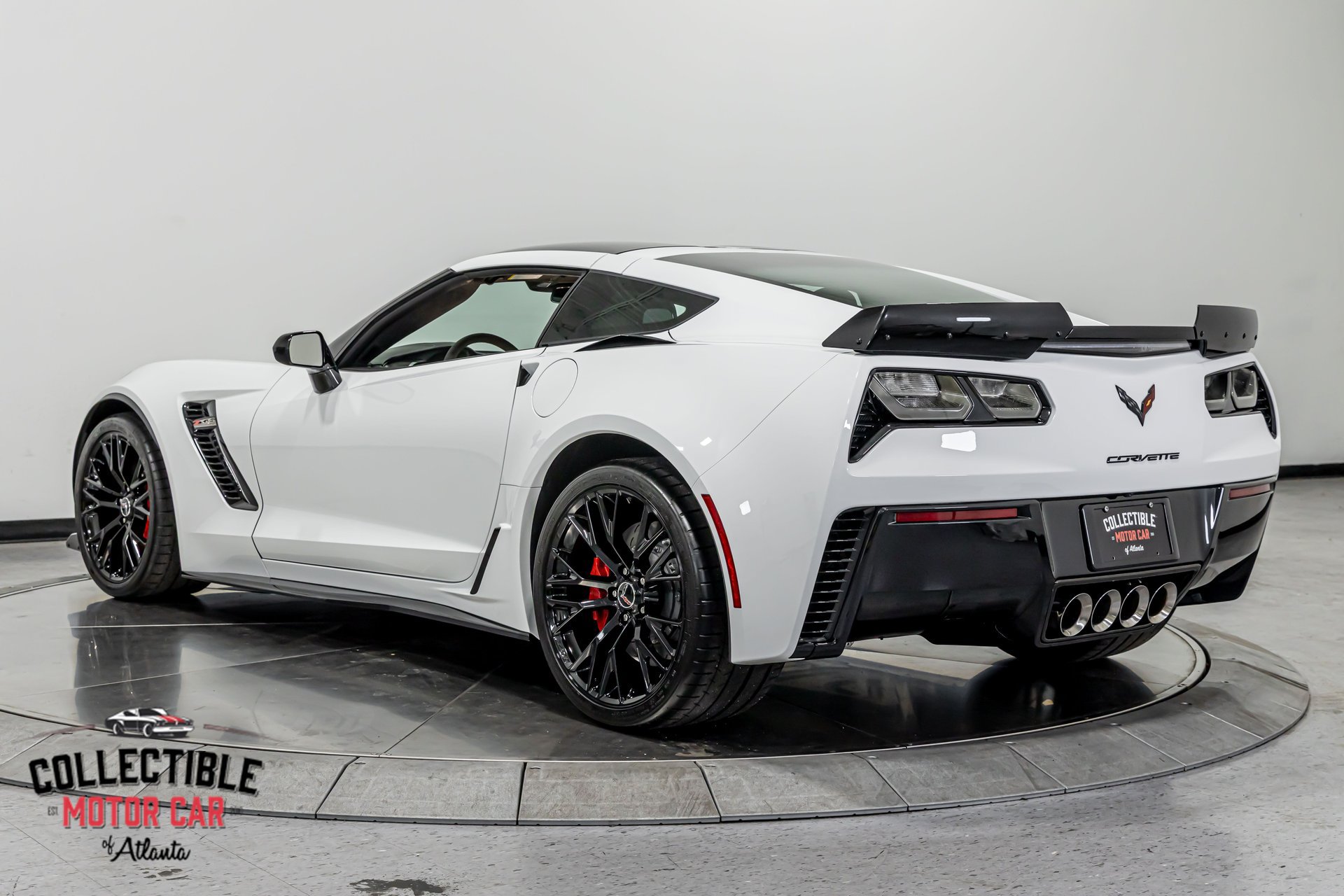 Used 2015 Chevrolet Corvette Z06 w/ 3LZ Preferred Equipment Group RWD image 16