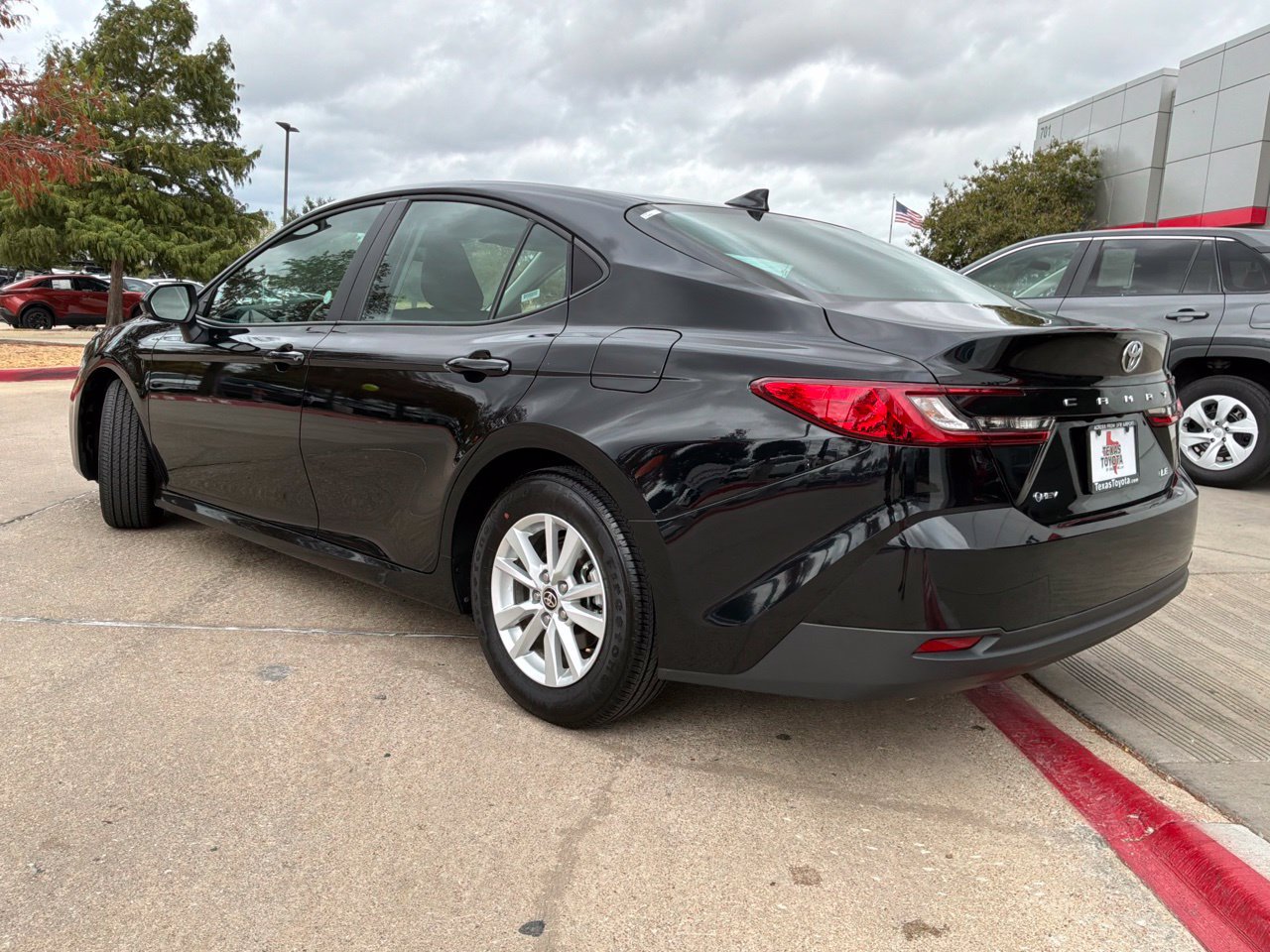 Used 2026 Toyota Camry LE FWD image 8