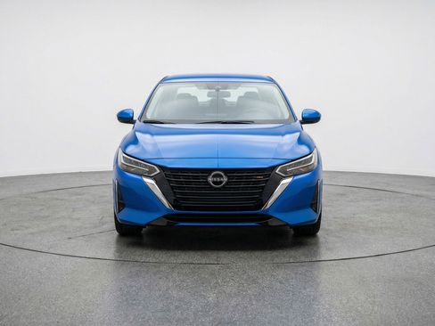 Used 2025 Nissan Sentra SV image 2